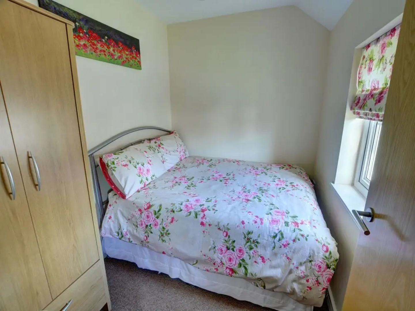 Tranquil holiday home in Swansea near Mountains