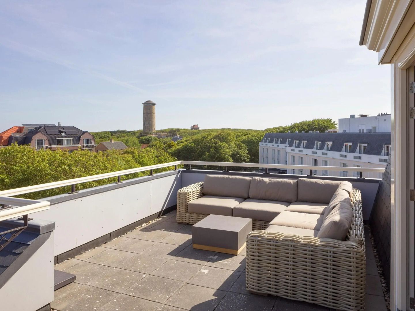 Luxury apartment with AC and washing machine, in a residence 200 m from the sea