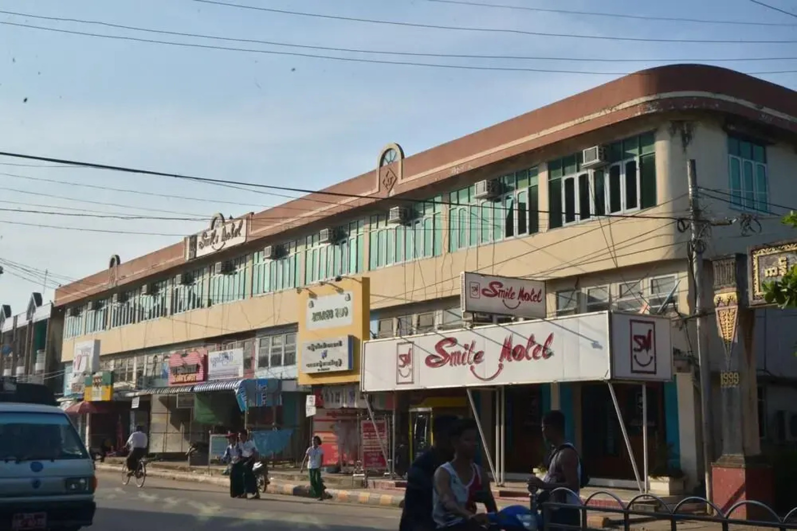 Smile Motel