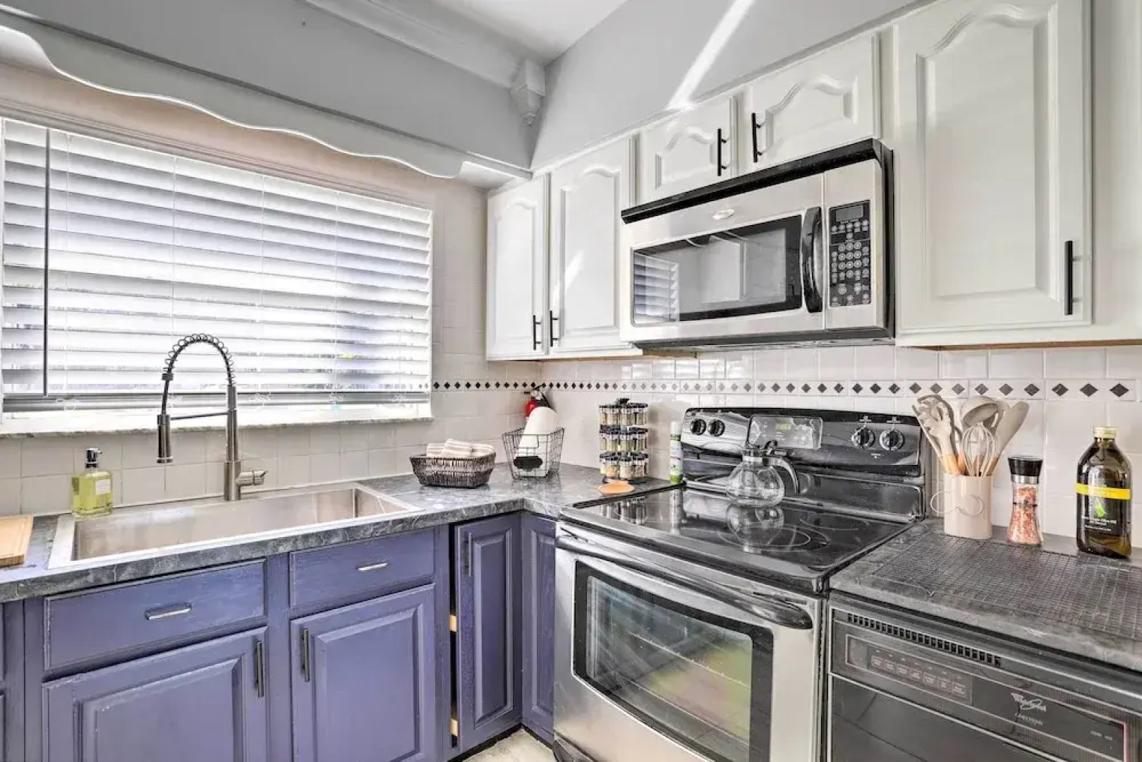 Modern Seminole Home w/ Patio, 3 Mi to Beach!