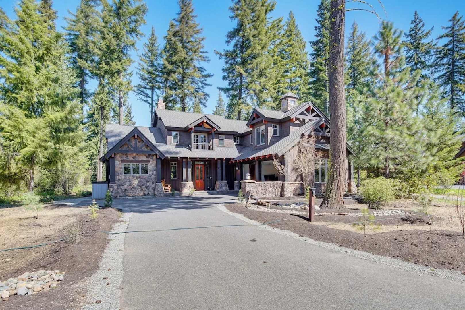 Spacious Cle Elum Cabin on Golf Course w/ Hot Tub!