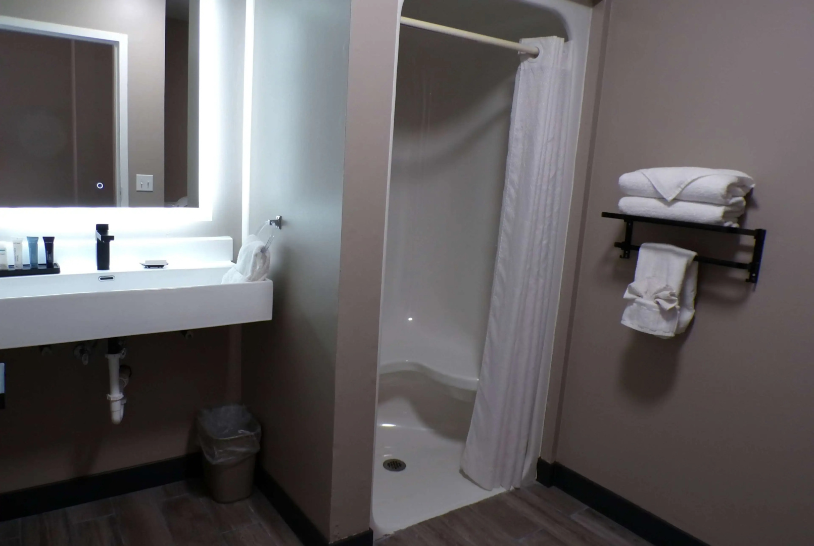 Luxor Inn & Suites, a Travelodge by Wyndham
