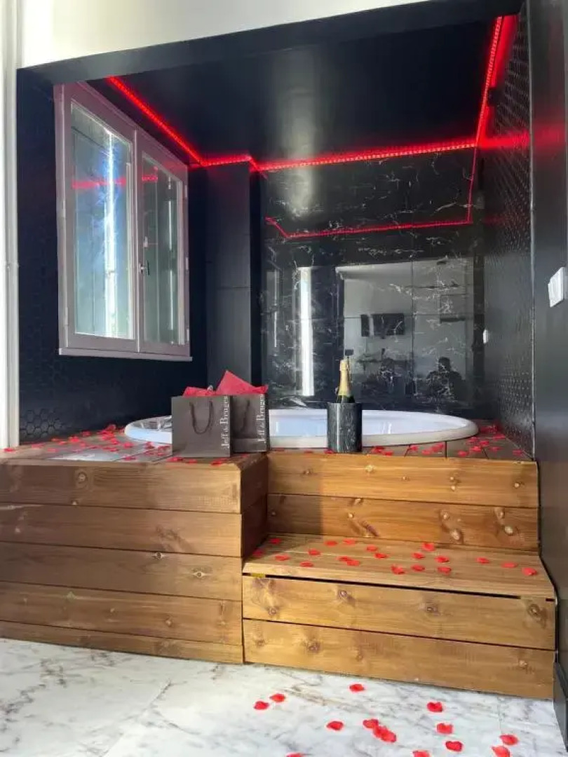 Seasides Paris - Suite Monroe (Adults Only)