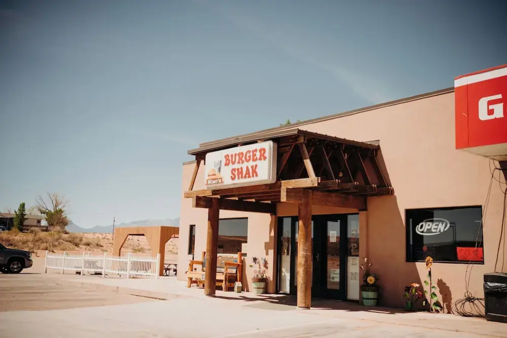 Whispering Sands Motel