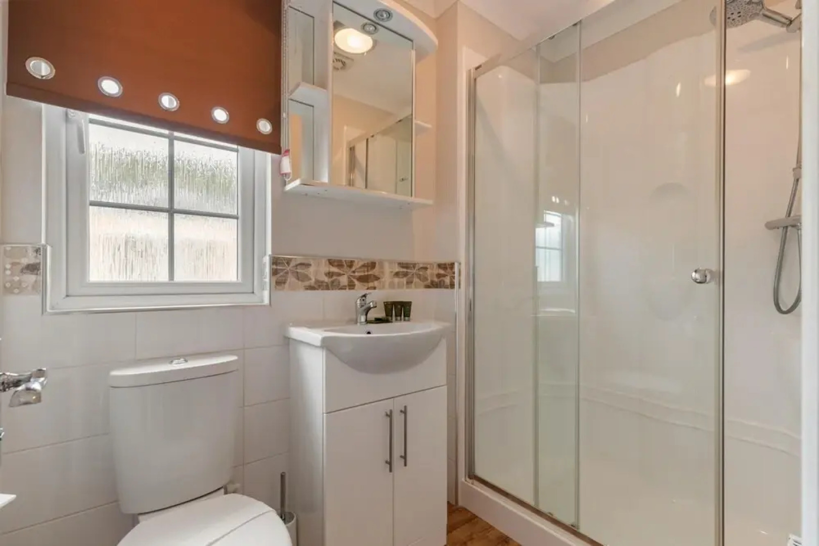 Castaway Lodge - Close to Beach Lovely Lodge With Veranda