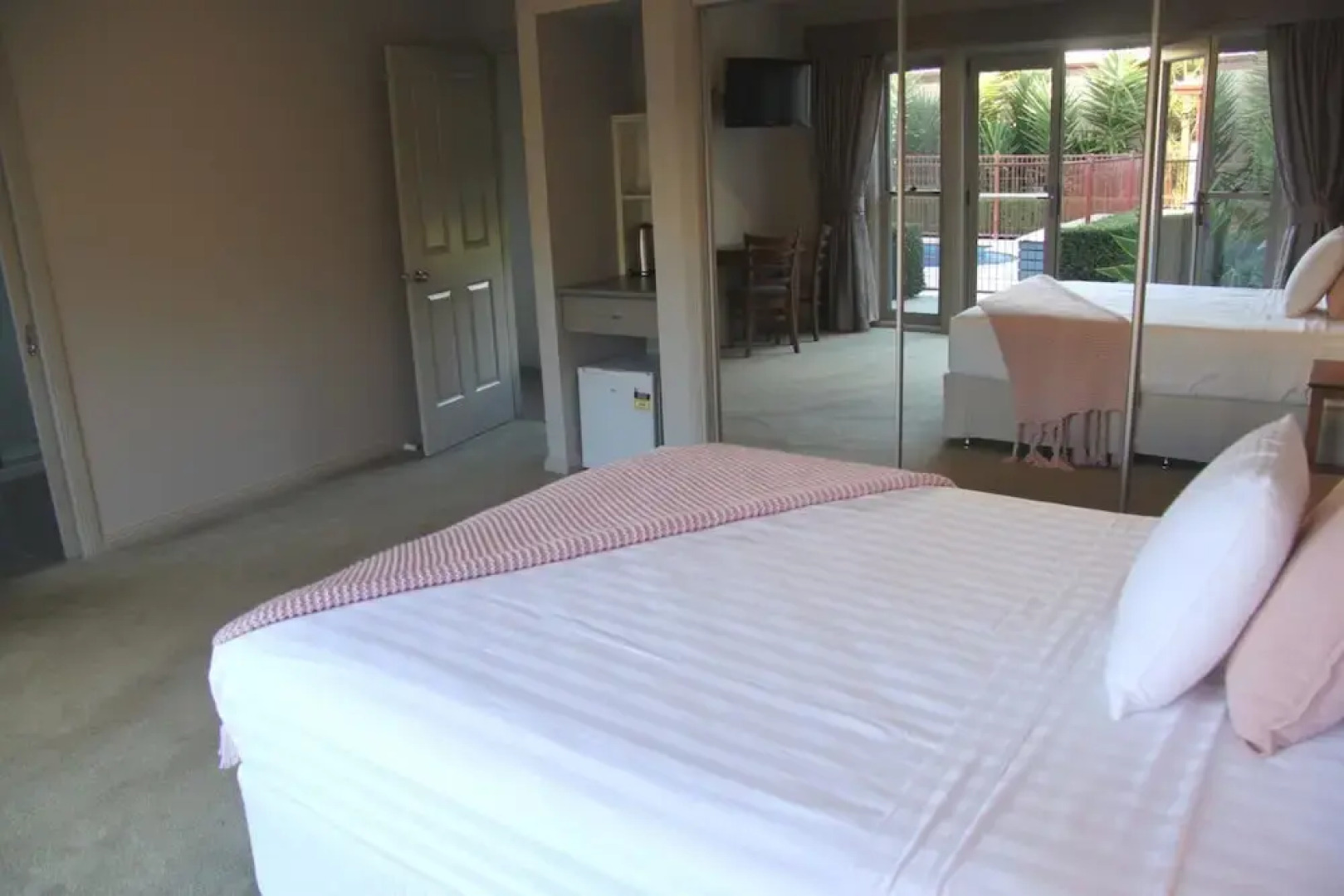 Bel Miren - Sarah Louisa