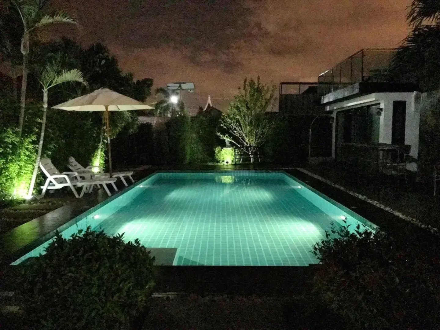 Cozy Garden Cottage Pool Villa