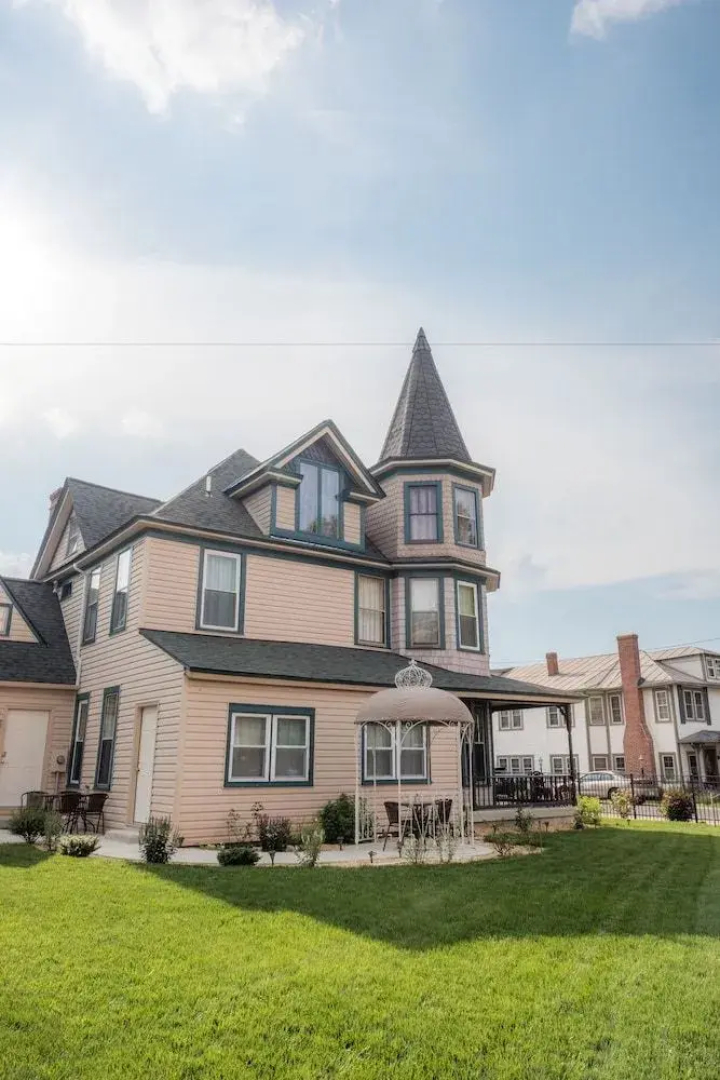 Dennison Street Inn Bed & Breakfast