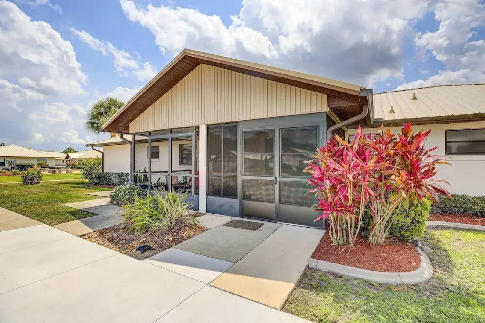 Screened Patio & Grill at Sebring Resort Community
