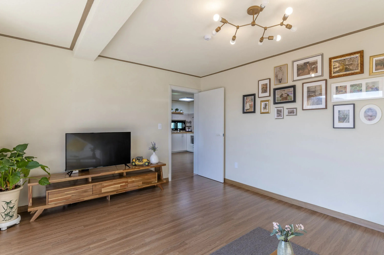 Two Romantic Birds Pool Pension