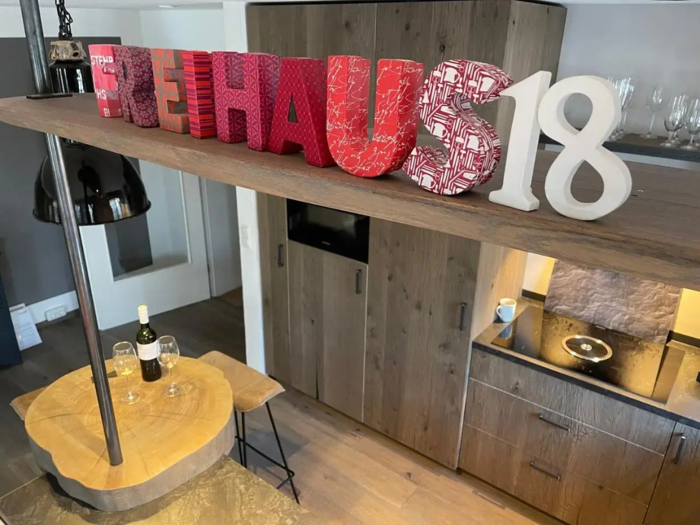 Freihaus18****
