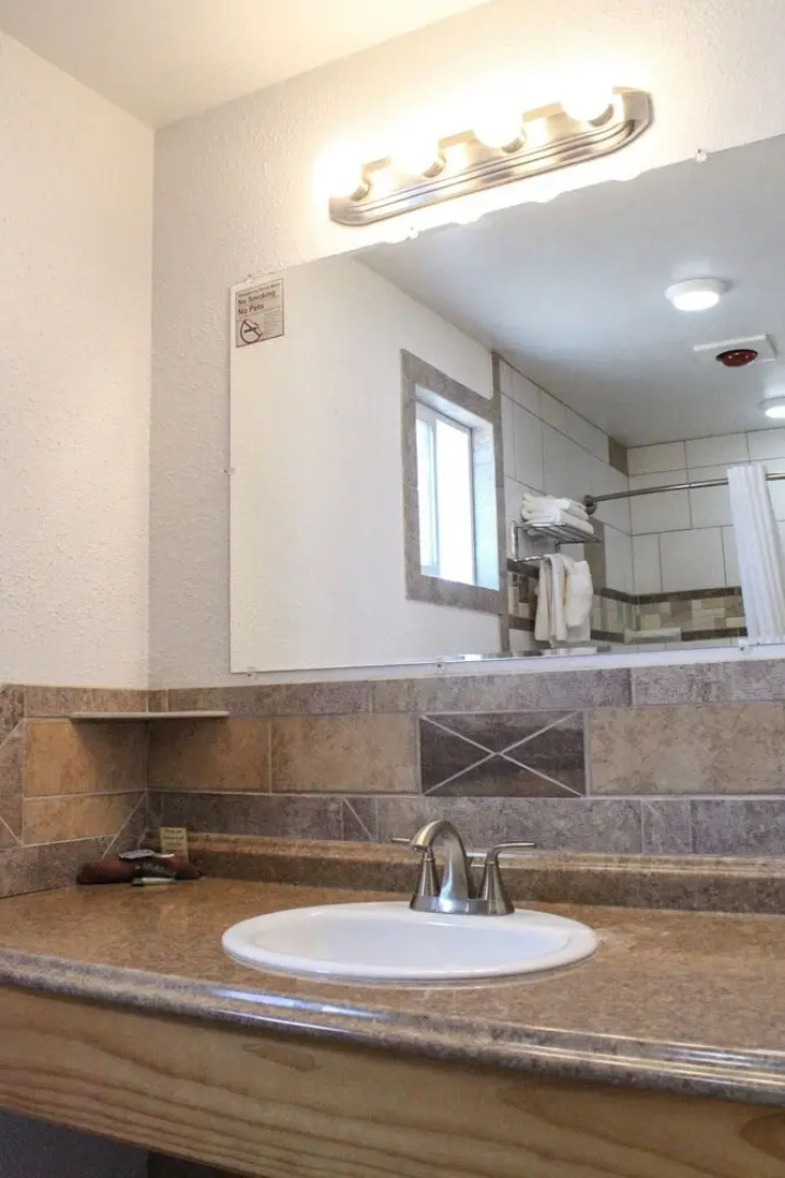 Whispering Sands Motel