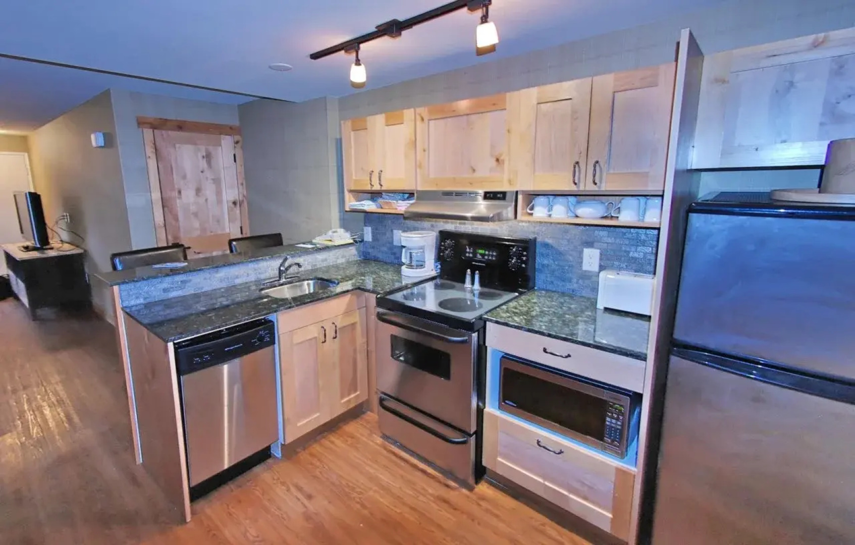 Hotel Canoe and Suites