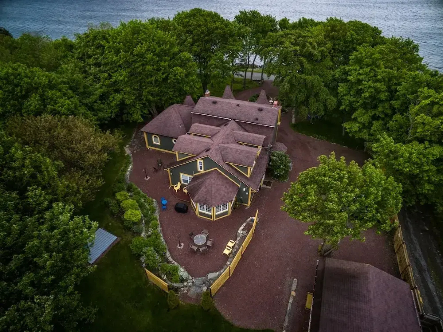 Rose Manor Inn B & B