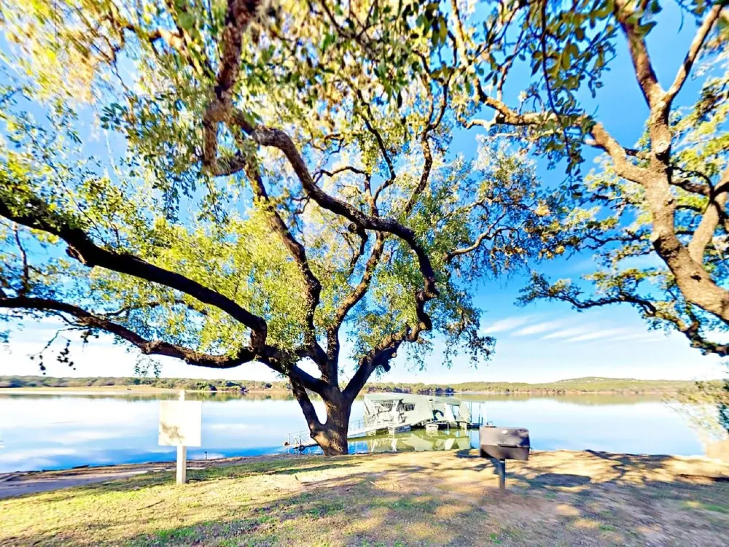 3BR 2BA Lake Travis Waterfront with Boat Launch by RedAwning