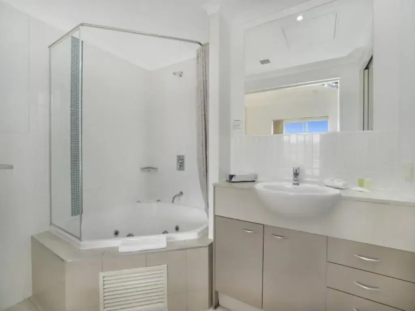 Hinterland Luxury - 1 Bedroom Hinterland View Apt