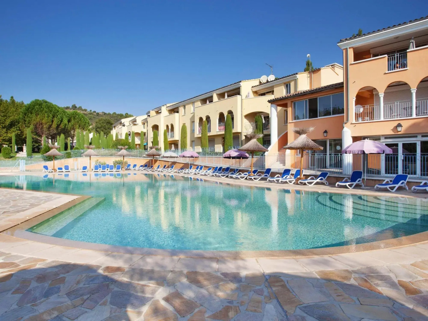 Nice House With Sleeping Alcove Near The Luberon