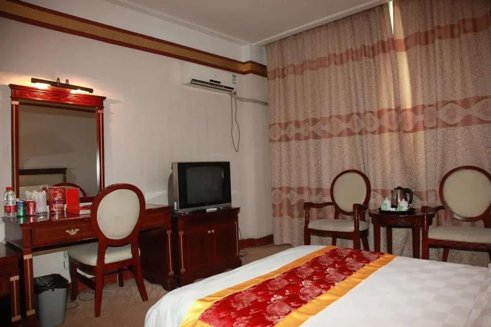 Tibet Shannan Yulong Holiday Hotel