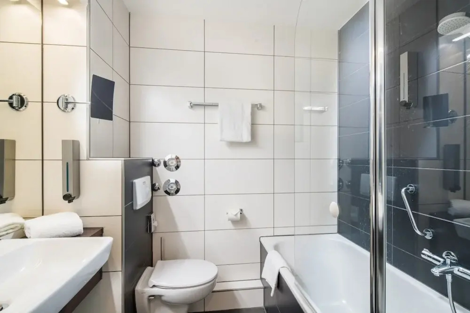 AMEDIA Longstay Studios