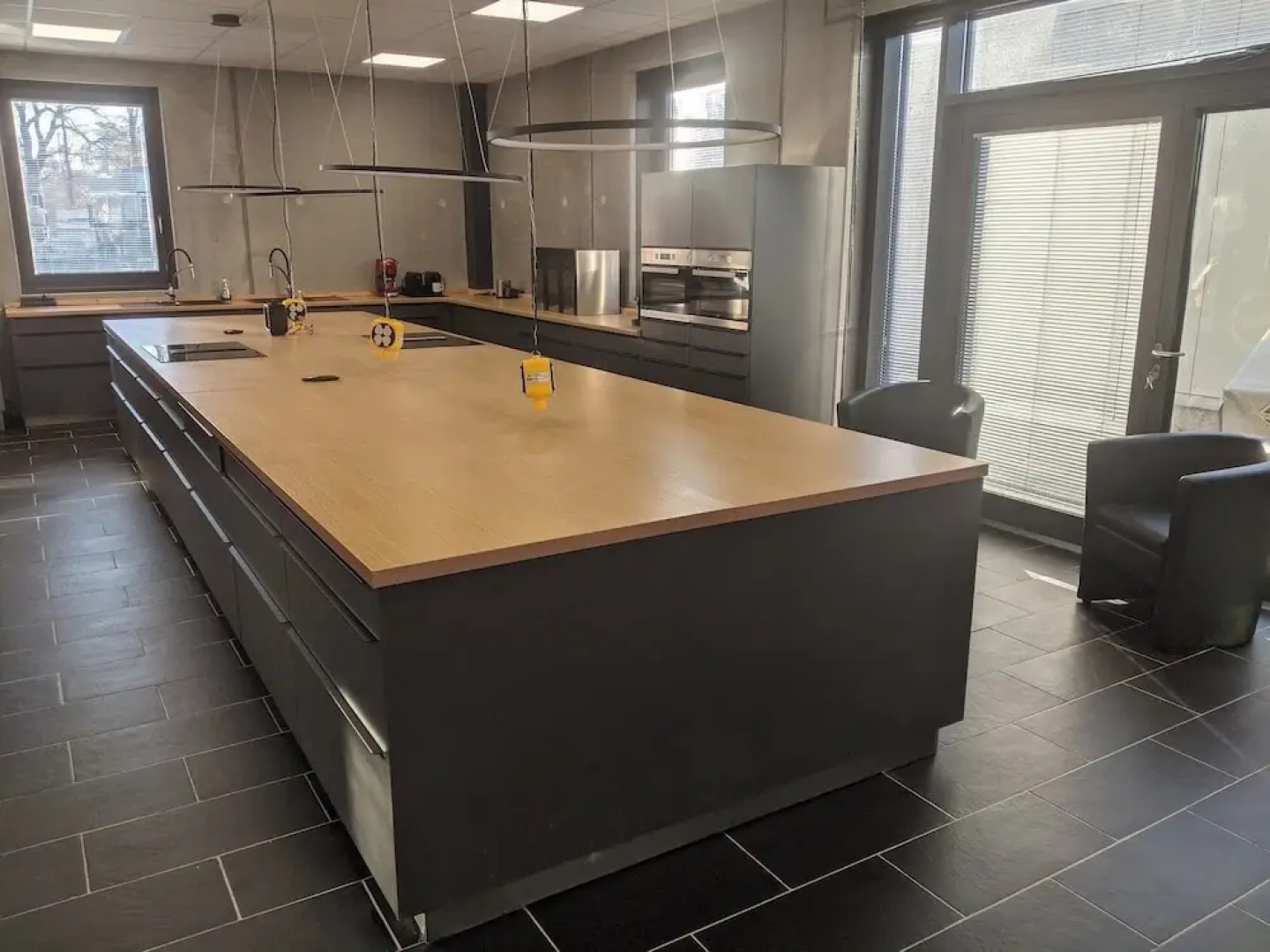 Boardingrooms Direct A8, Close to Stuttgart, 25min