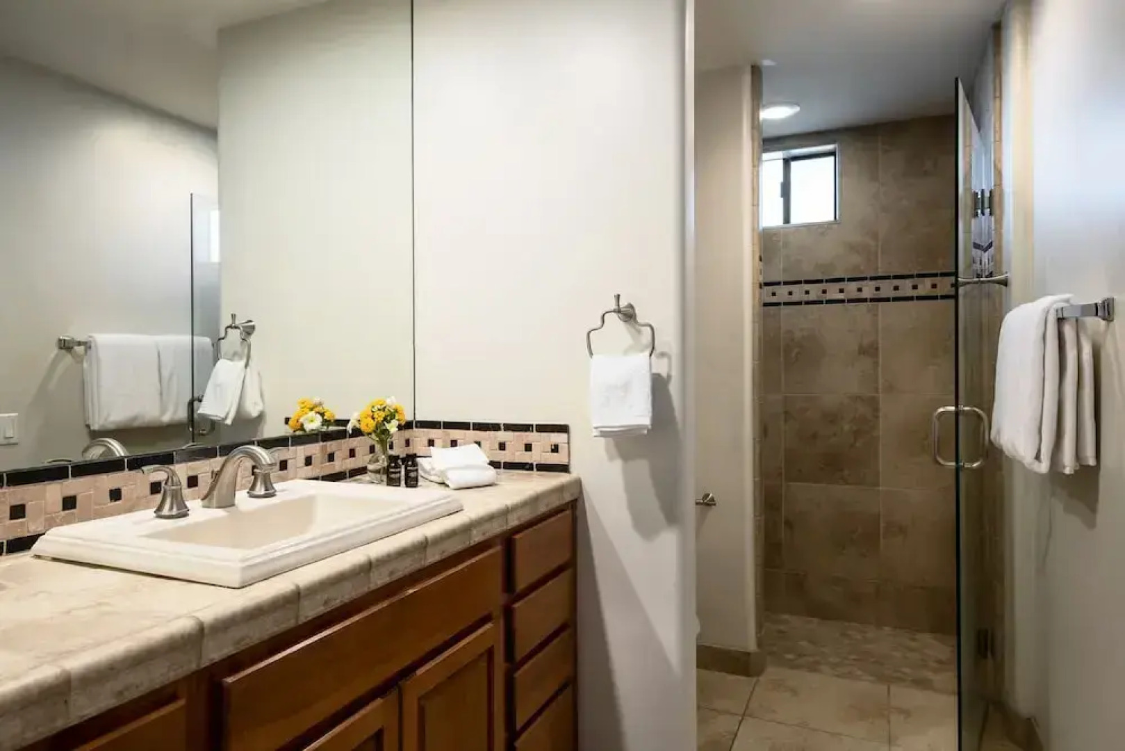 Villa Verbena by Avantstay Expansive Estate w/ B-ball Court, Pool/spa & Entertainer's Yard