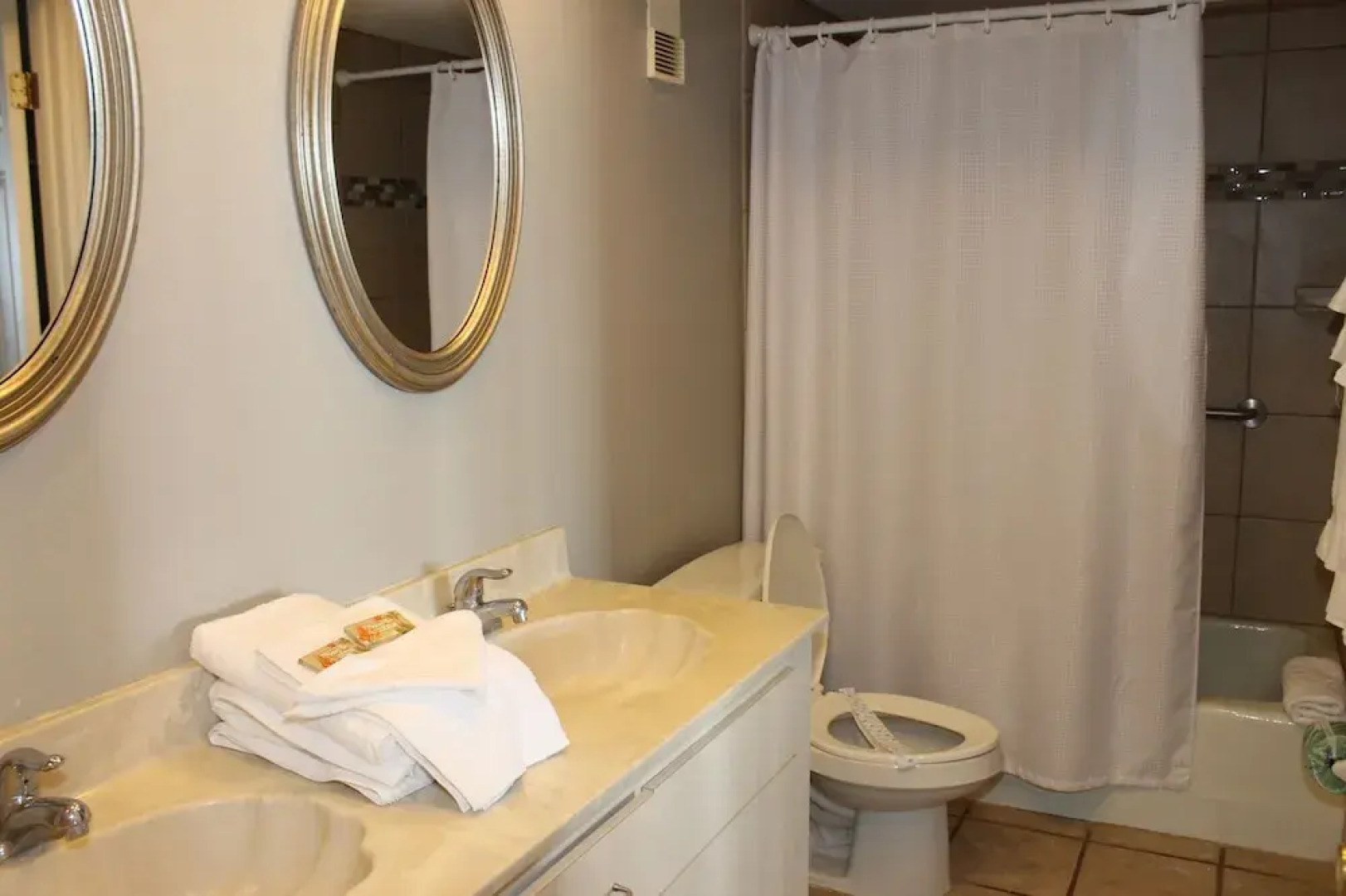 Las Brisas 105 Apartment