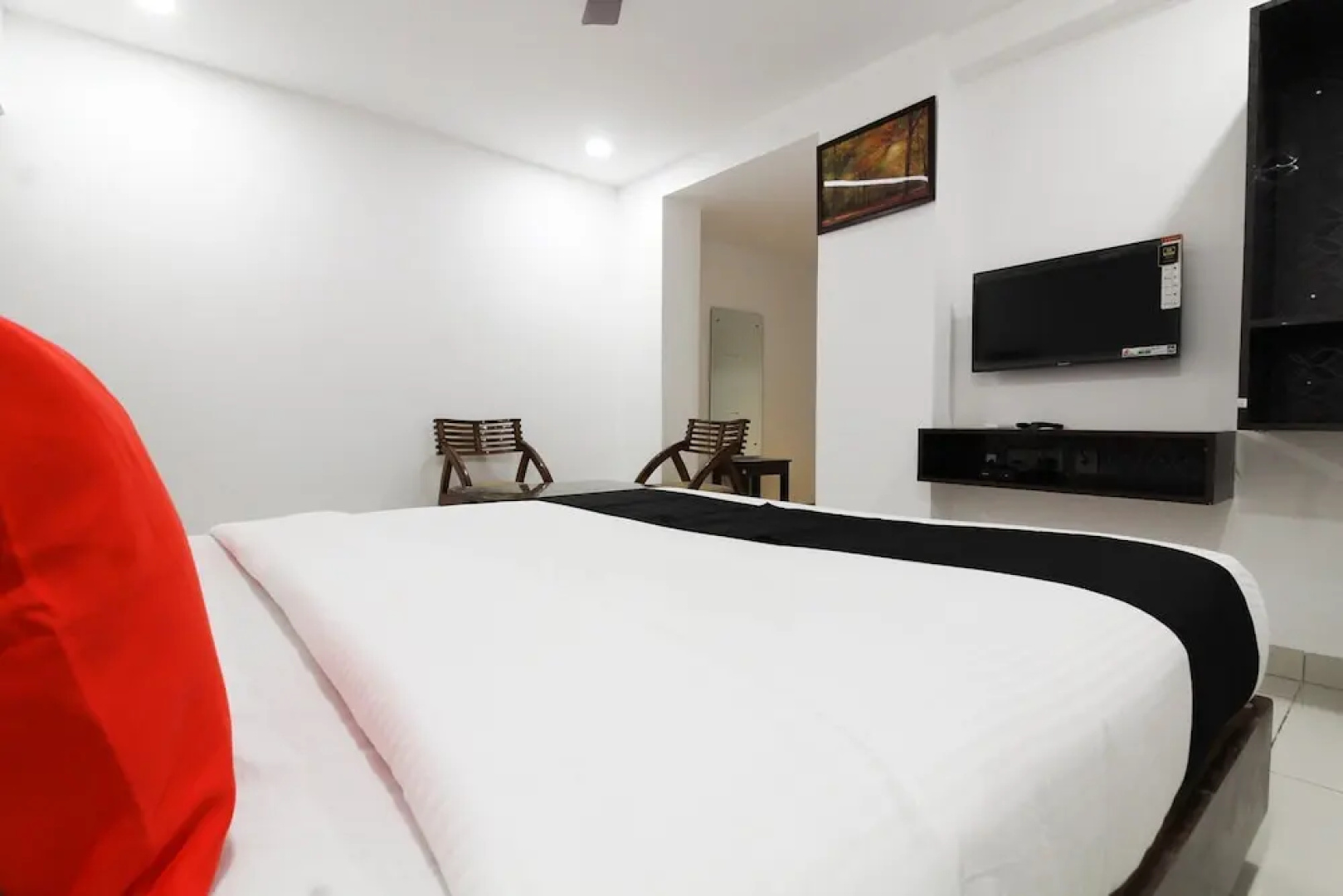 Mythri Hotel by OYO Rooms