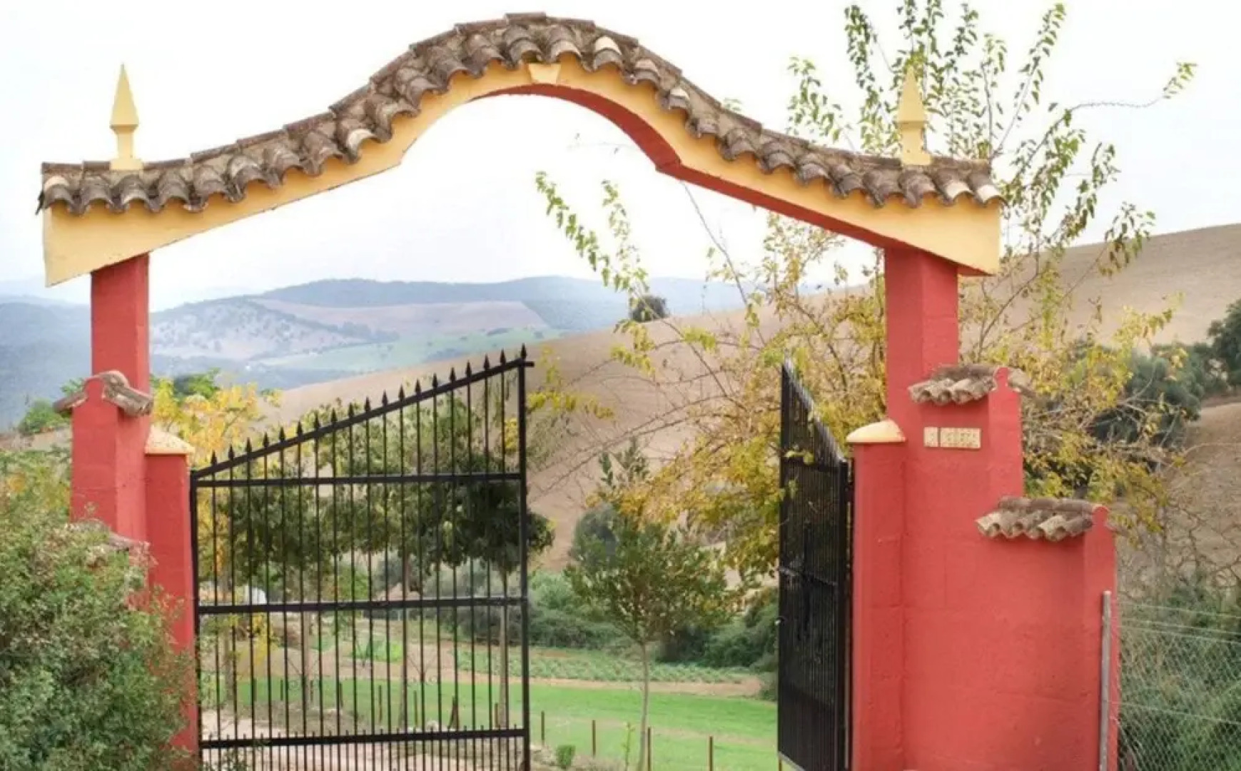 Cadiz 100810 4 Bedroom Holiday home By Mo Rentals