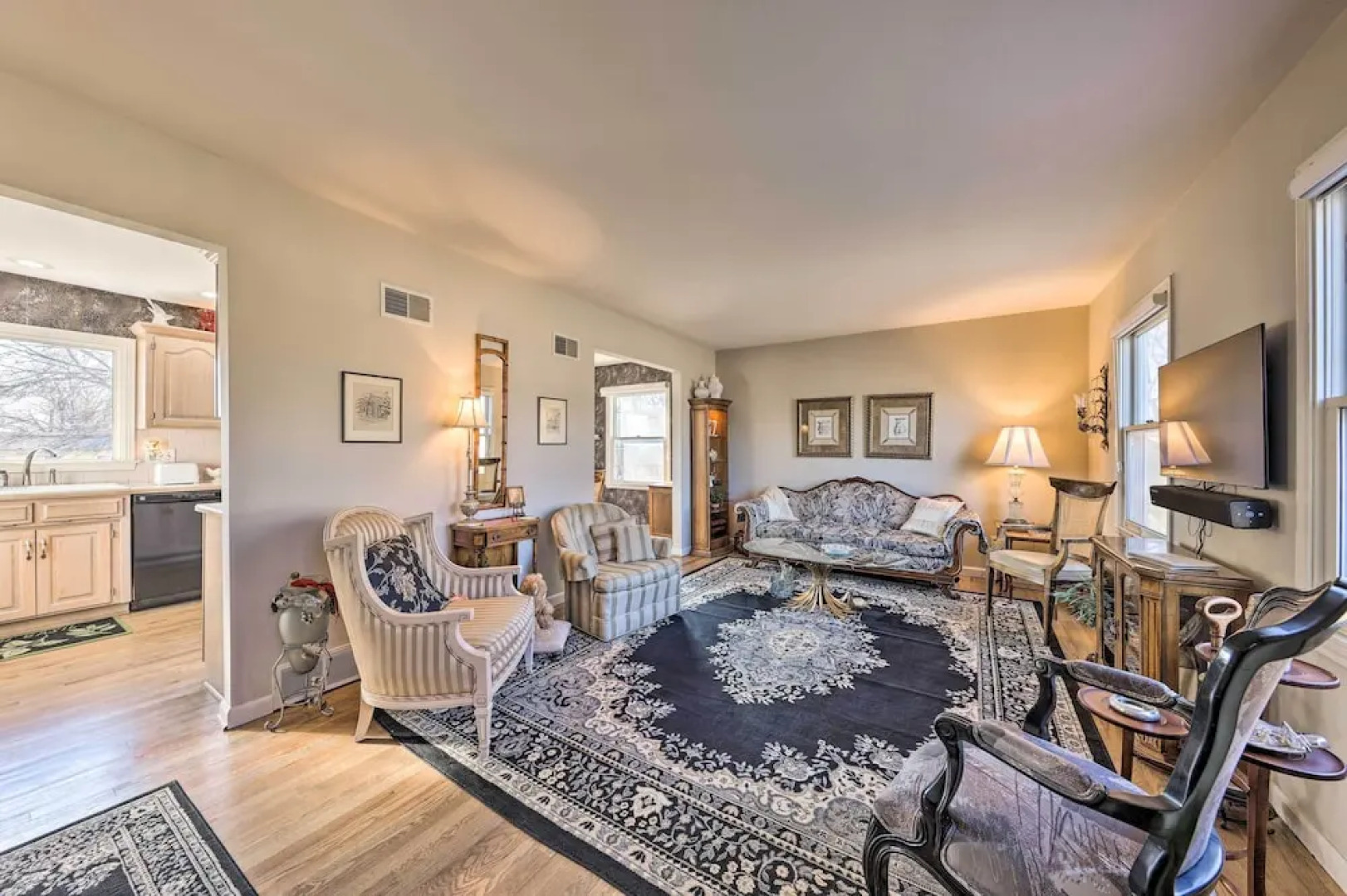 Cozy Kansas City Home w/ Yard - 9 Mi to Dtwn!