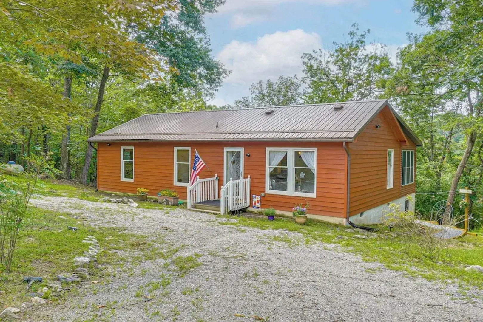 5 Mi to Harpers Ferry Nhp: Quiet Home w/ Deck