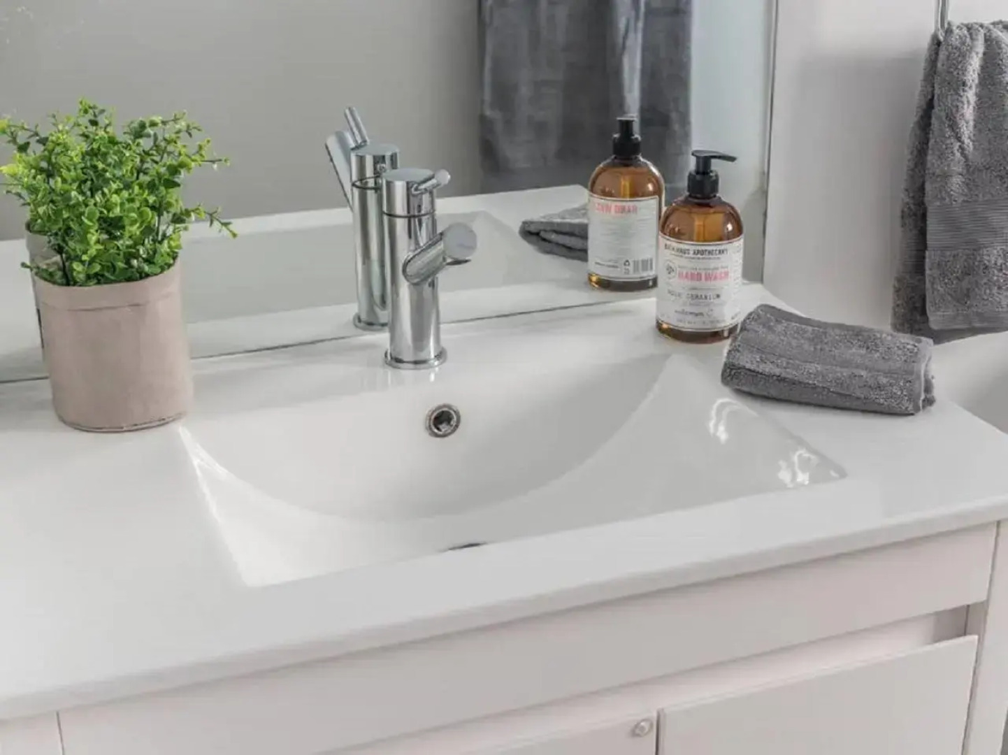 Bellerive Marina View Apartments No 28