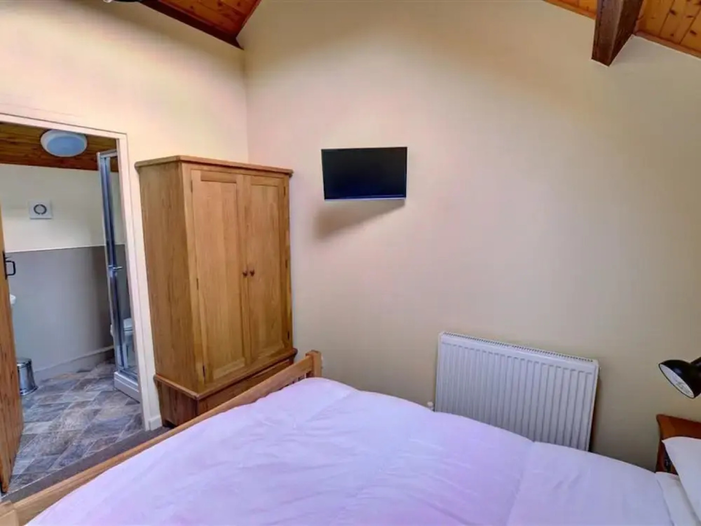 Quaint Holiday Home in South Wales With Sunny Gardens