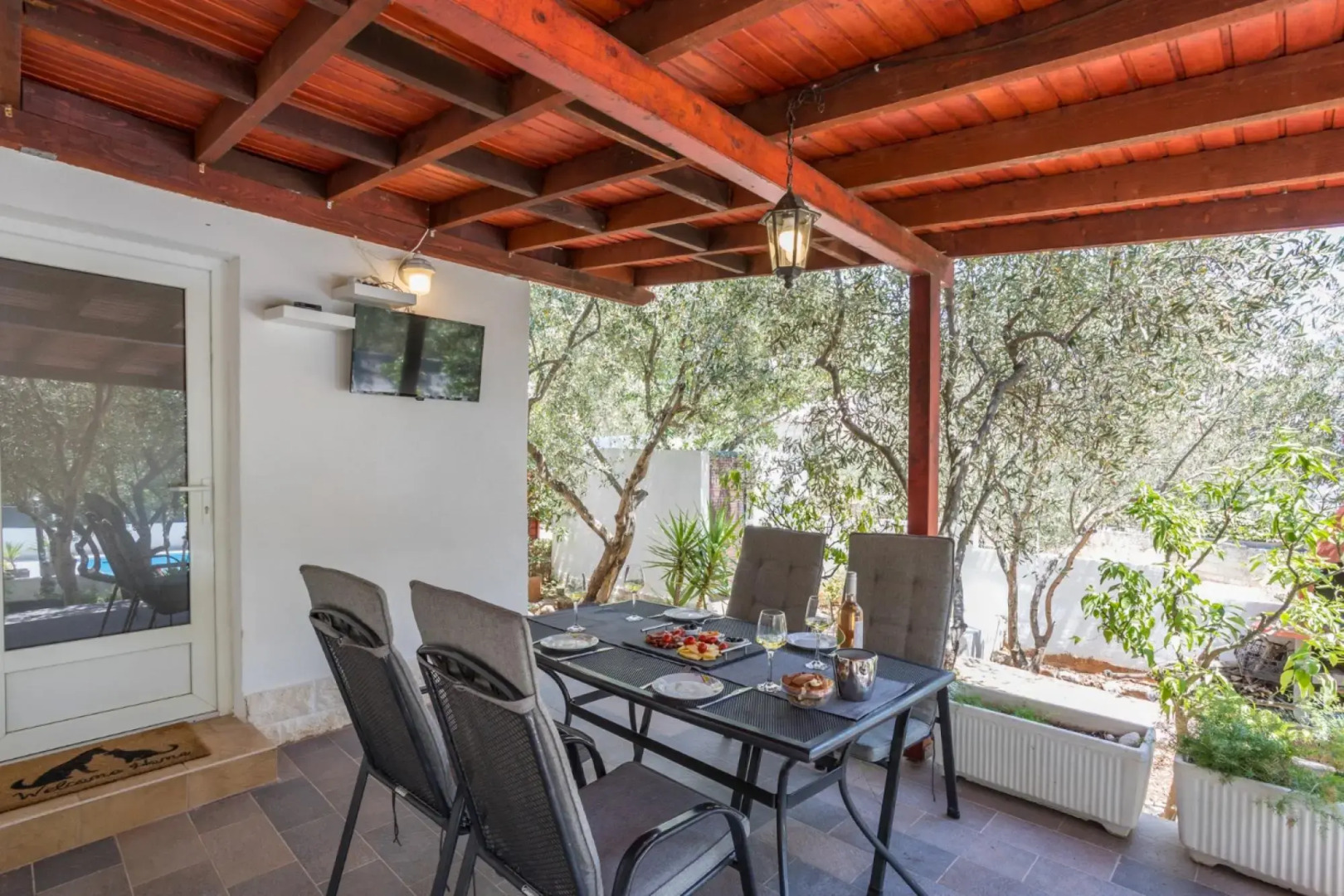 Maslina - Close to the sea - H