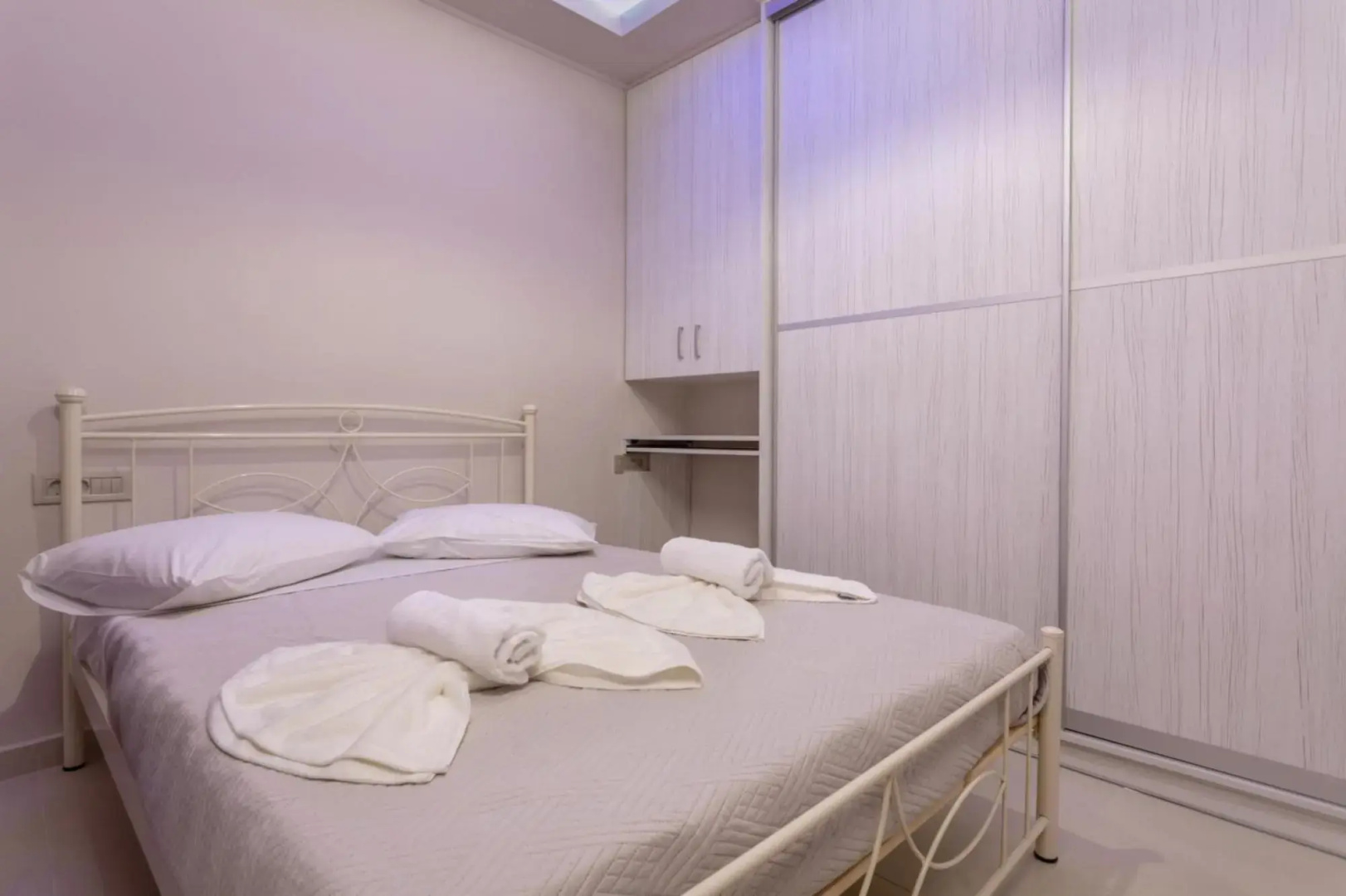 Evia's Apartment - New Apartment In Town!