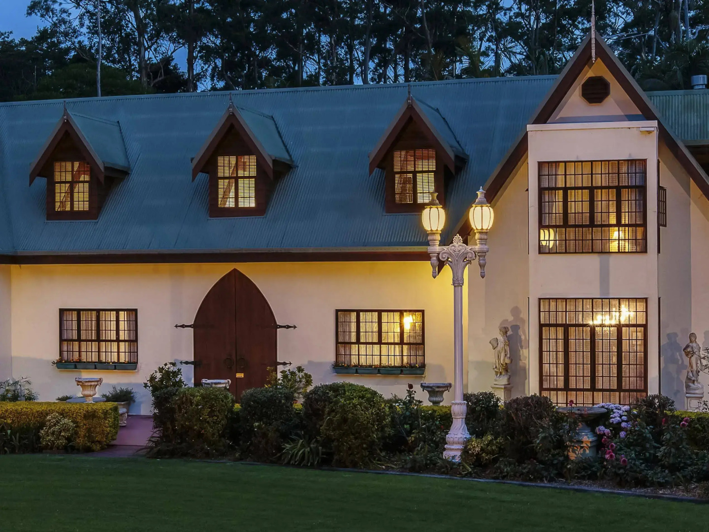 Mt Tamborine Stonehaven Boutique Hotel