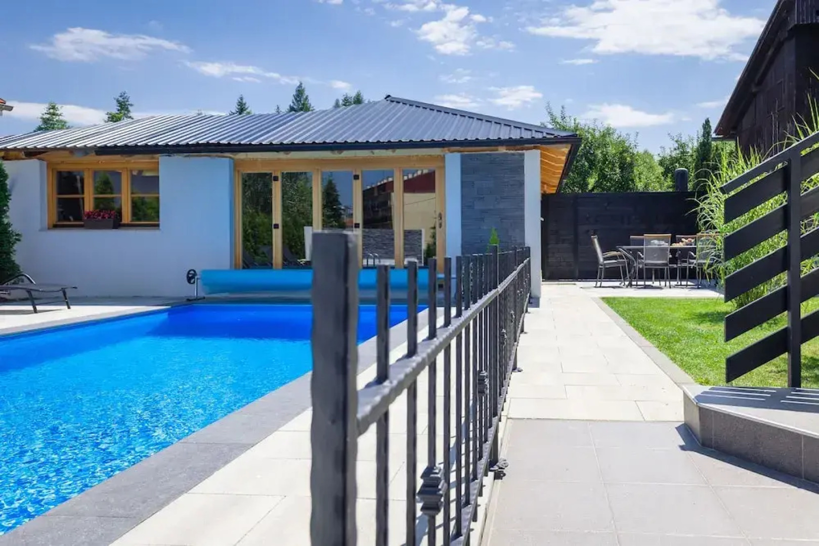 Rooms & apartments Karlo