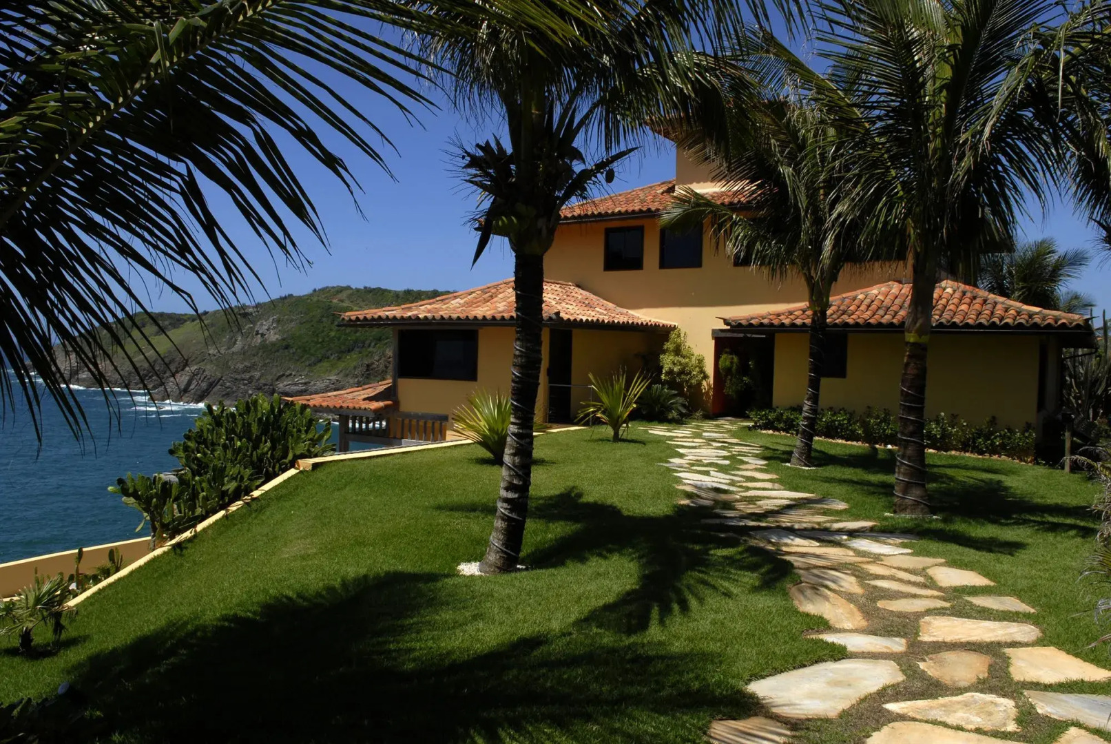 Cliffside Luxury Inn