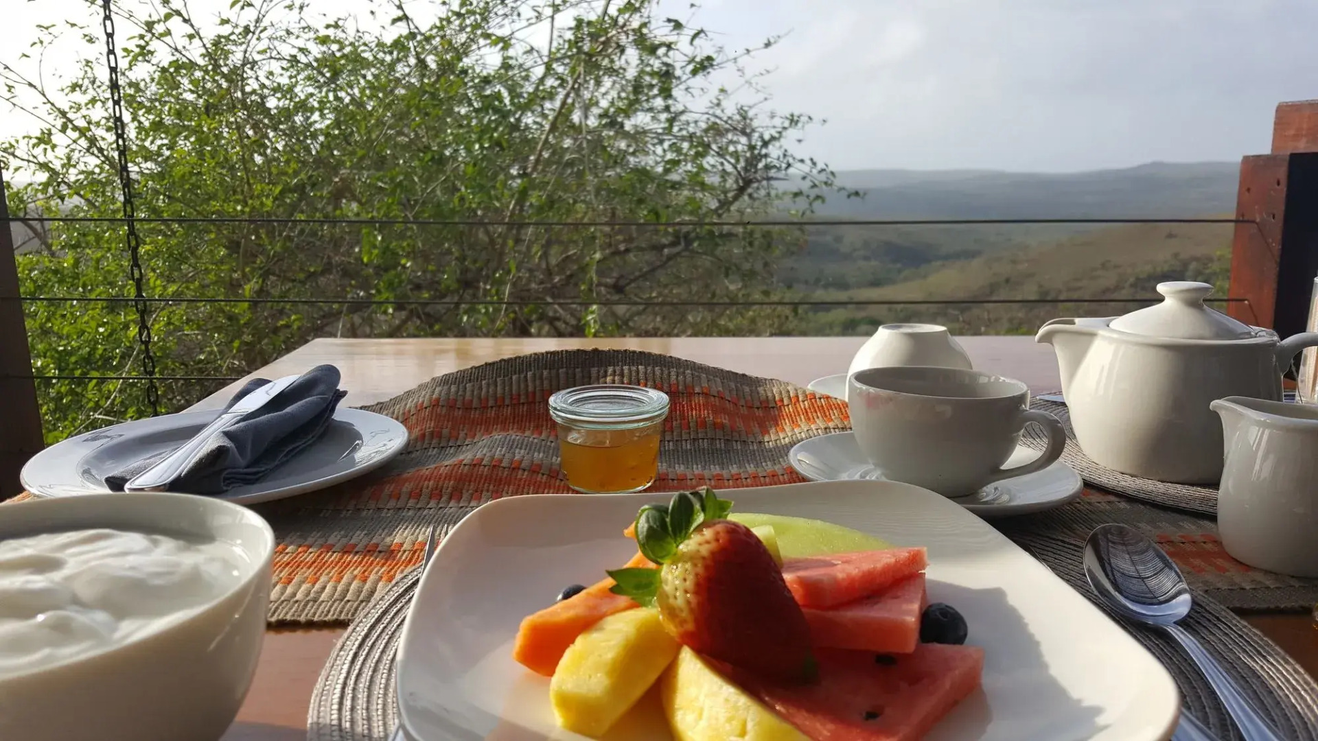 Rhino Ridge Safari Lodge