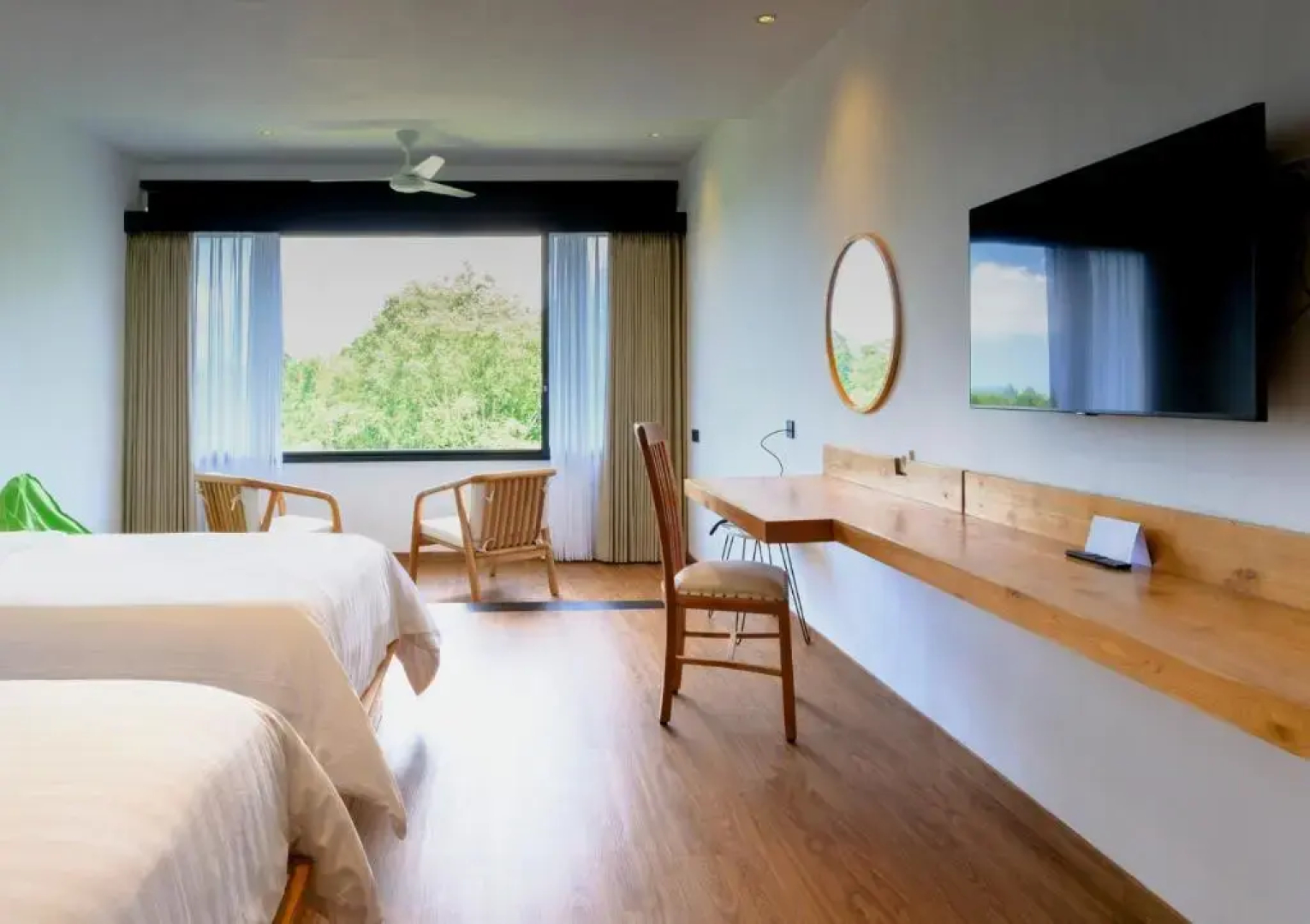 Giriwood Hotel & Villa