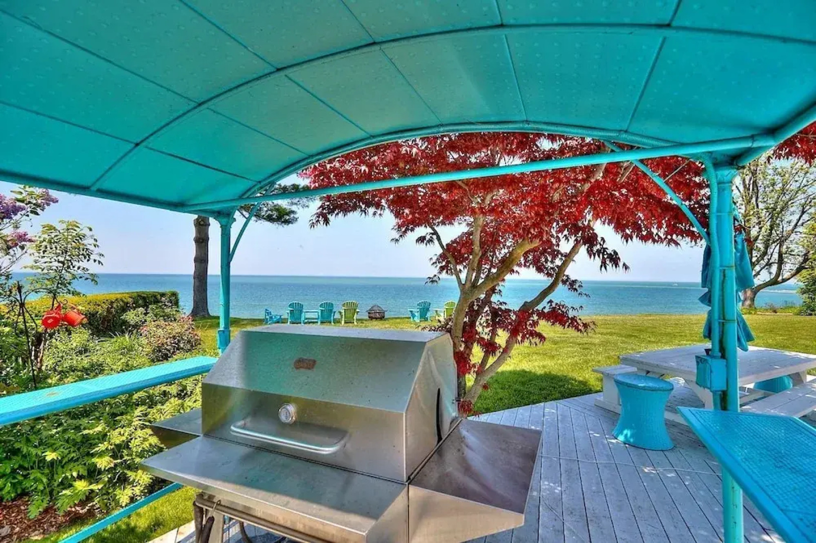 Niagara Lakefront Charm