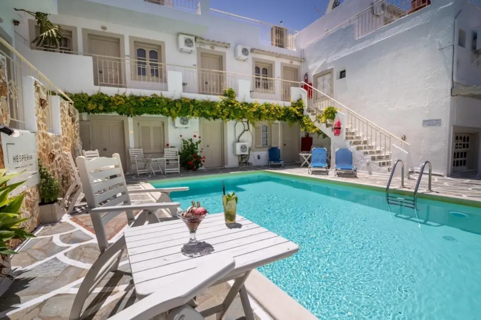 Hesperia Apartments