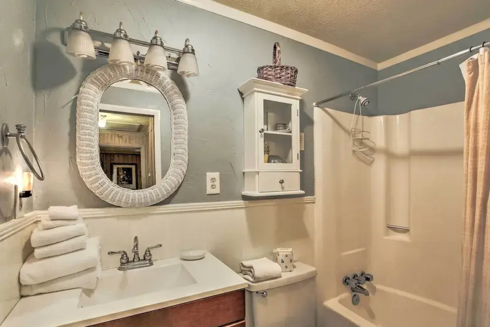 Cozy Caymus Cabin ~ 3 Miles to Callaway Gardens!