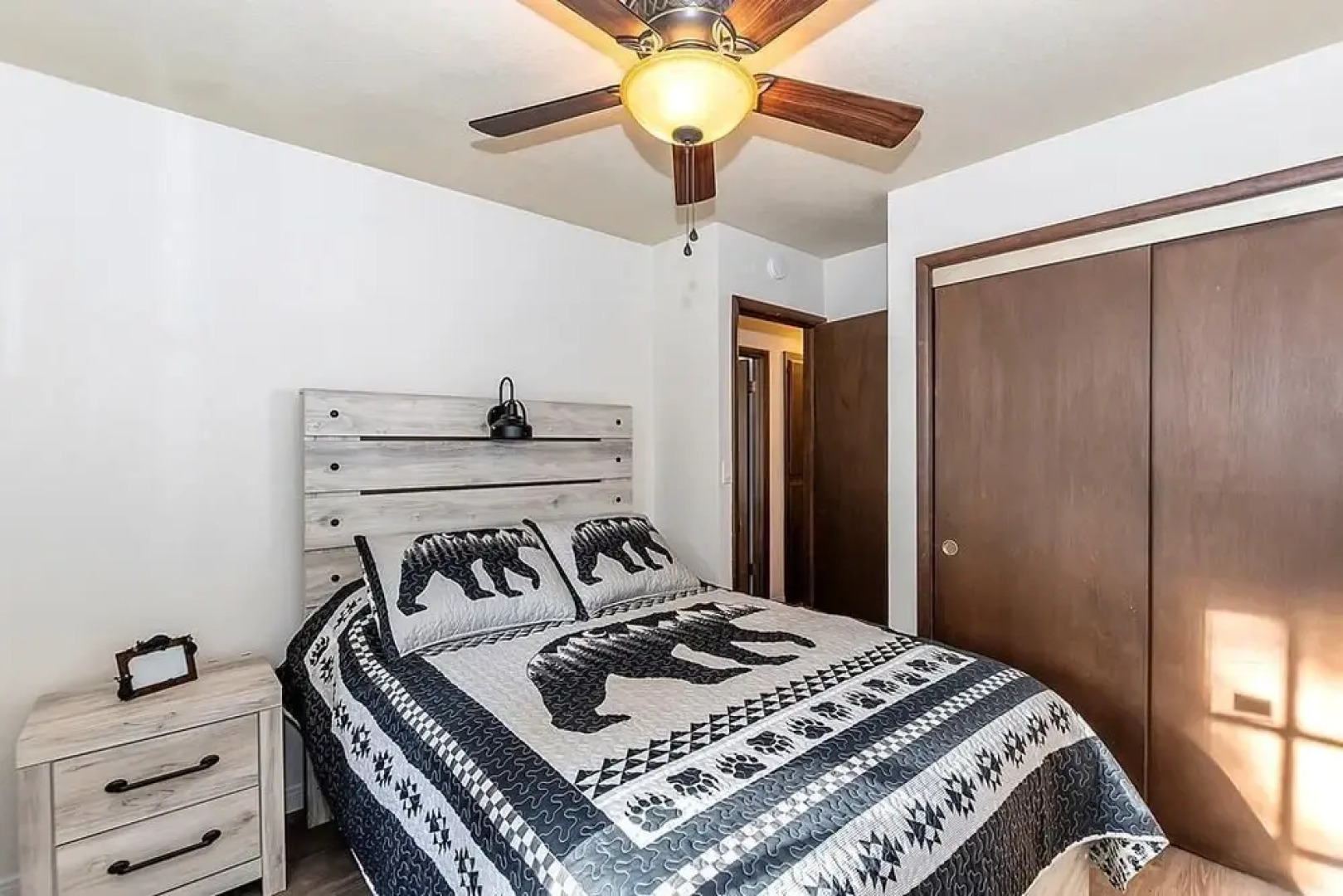 027 - Gold Mountain Getaway