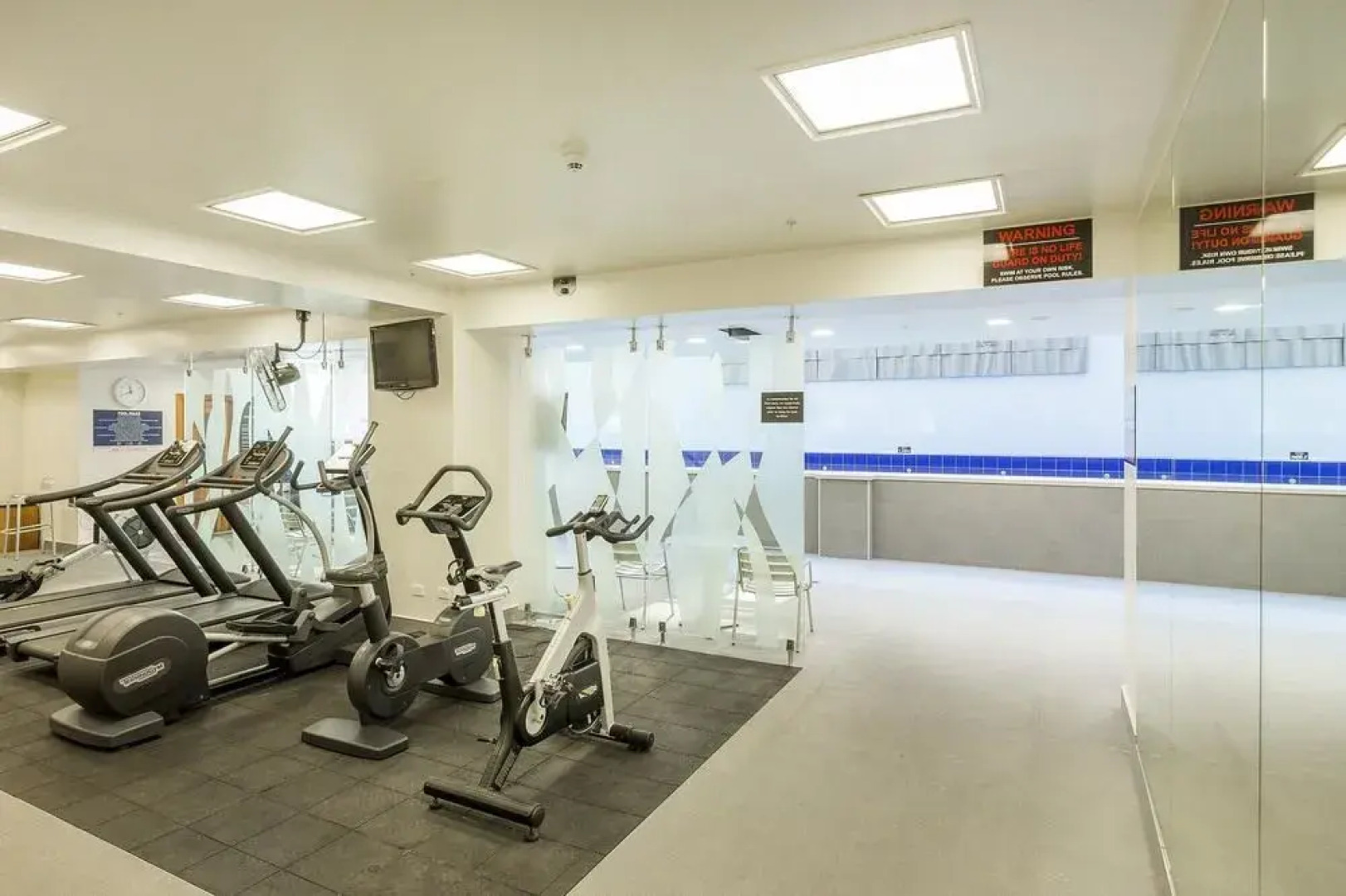 Sea view studio with pool and gym