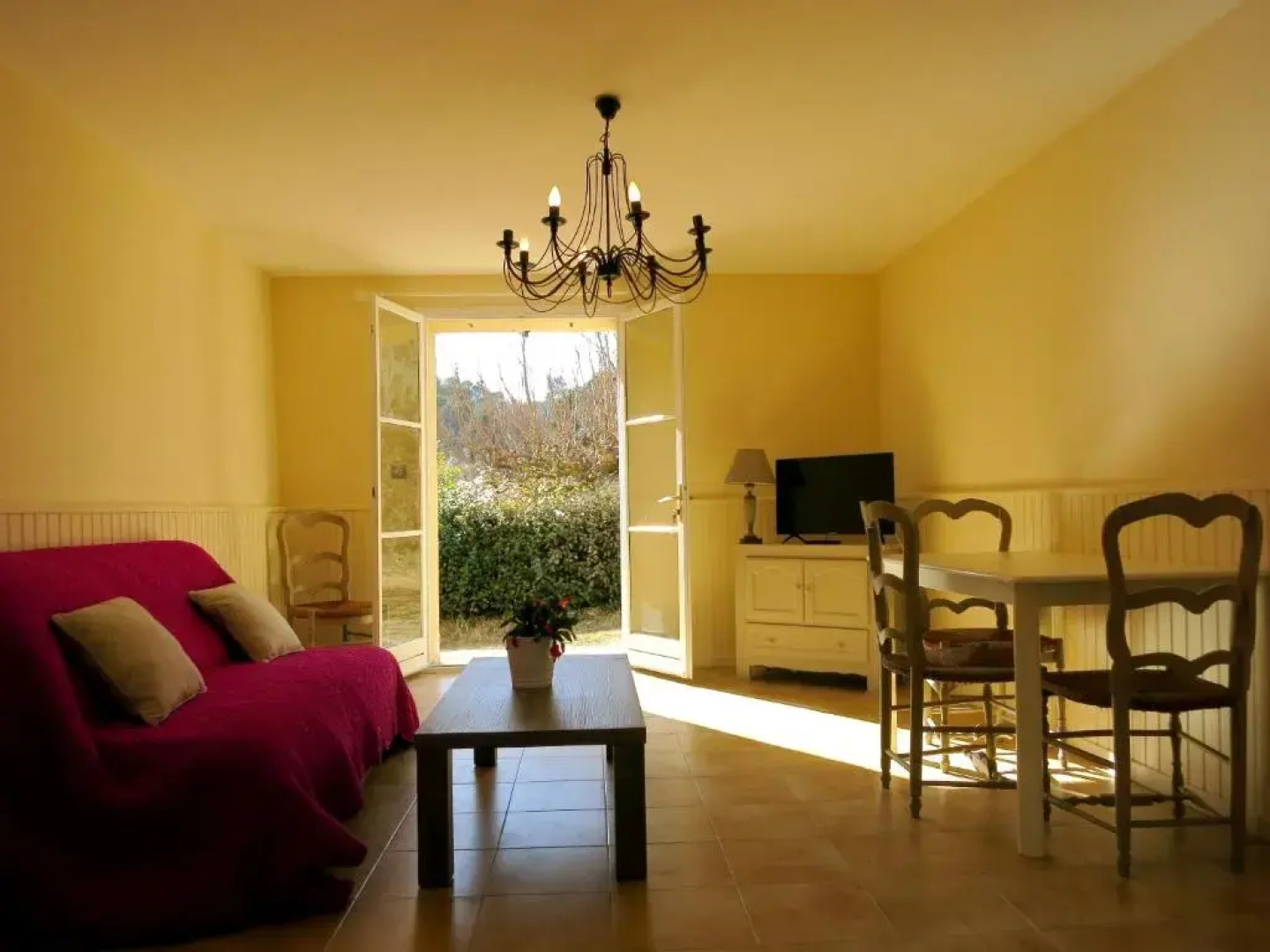 Maison de 2 chambres avec piscine privee terrasse amenagee et wifi a Barjols