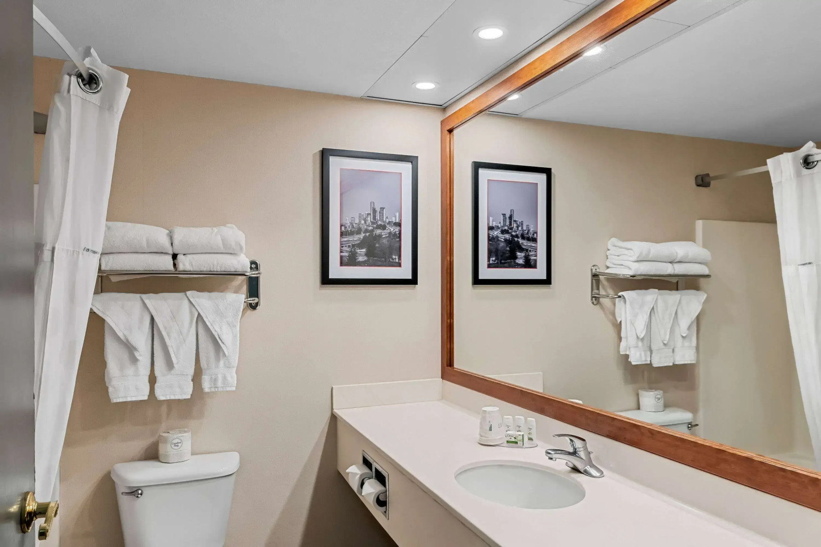 Ramada by Wyndham SeaTac Airport