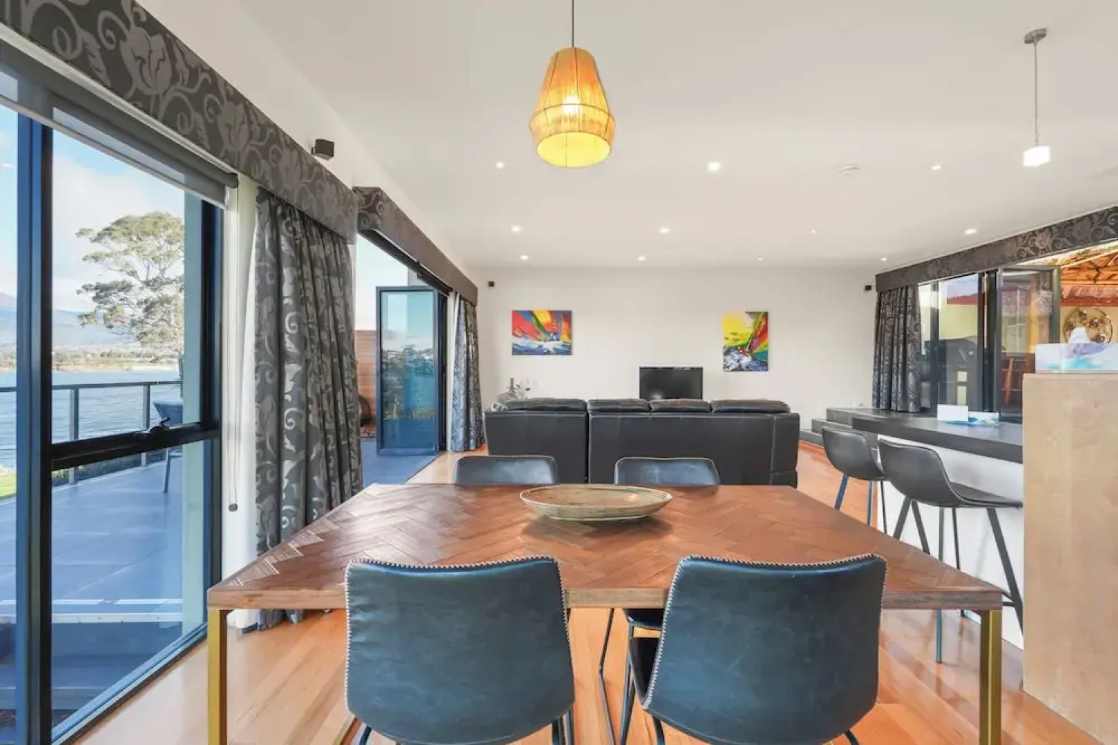 Waterfront Home - Gorgeous Views - 2 Bed