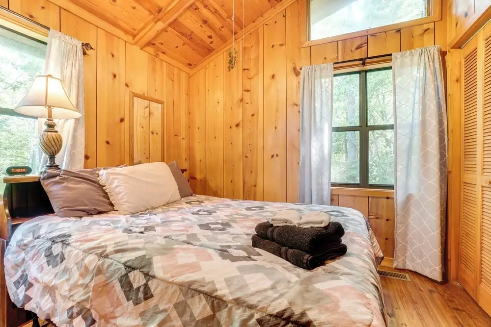 Private Hot Tub & Game Room: Cleveland Getaway