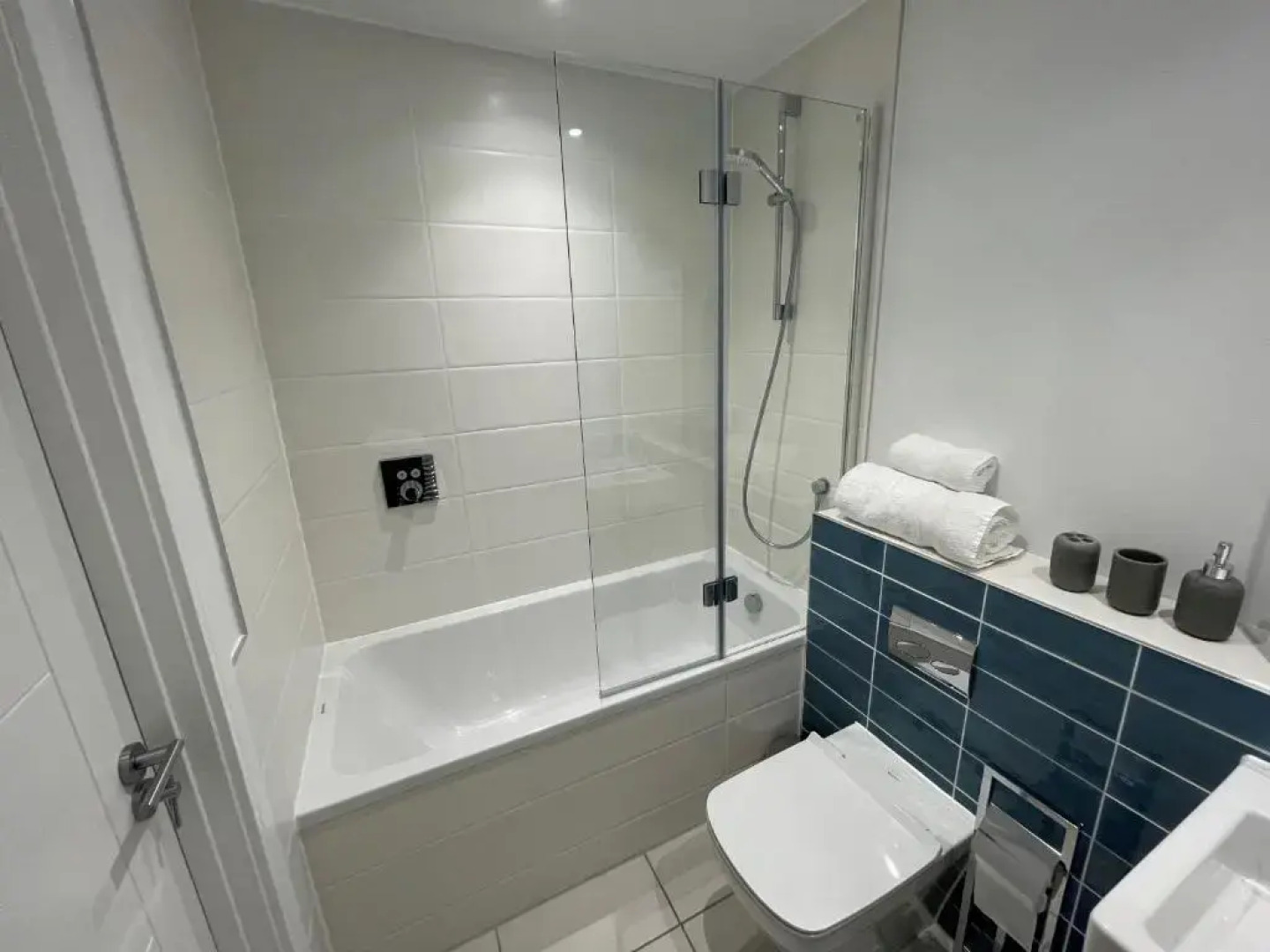 10 Putsborough - Luxury Apartment at Byron Woolacombe, only 4 minute walk to Woolacombe Beach!