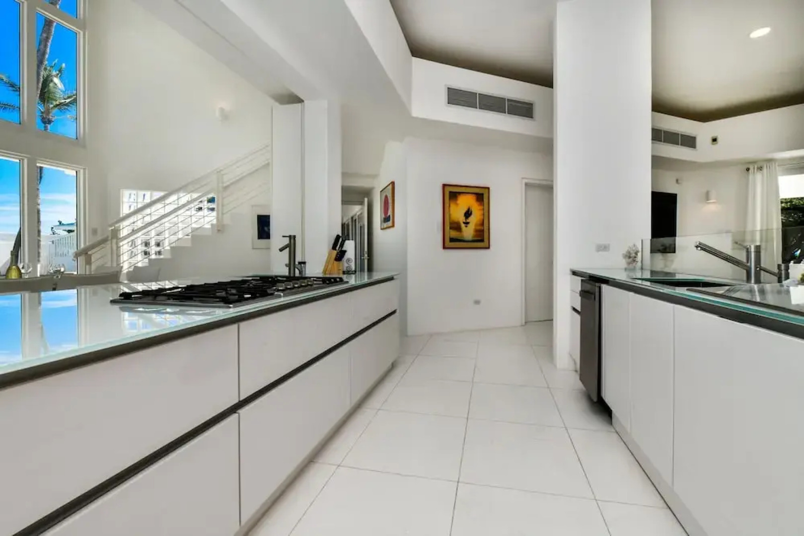 Ocean Front 7-bedroom 7-bath Sunset Views Malmok!